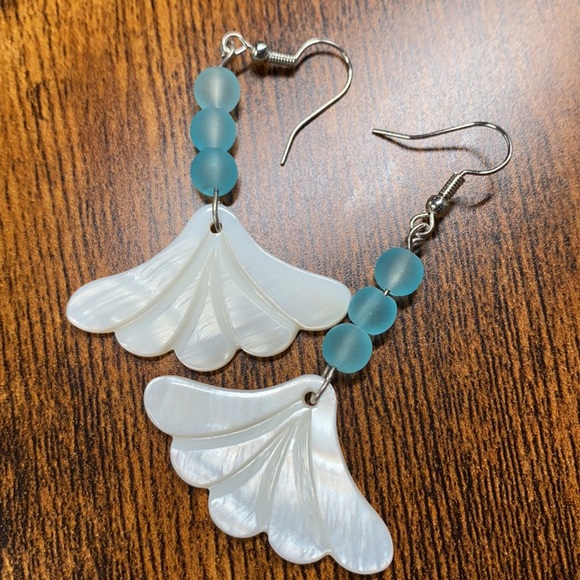 Shell earrings - Picture 2 of 2